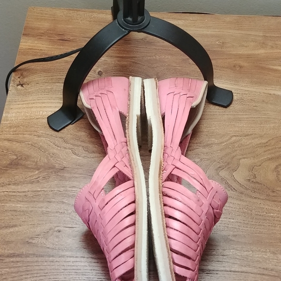 Redhawk Salmon Hand-Sewn Leather Huaraches Sand - Picture 3 of 6